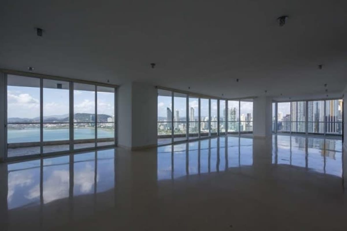 Large wrap-around balcony panoramic ocean city views The Point Punta Paitilla