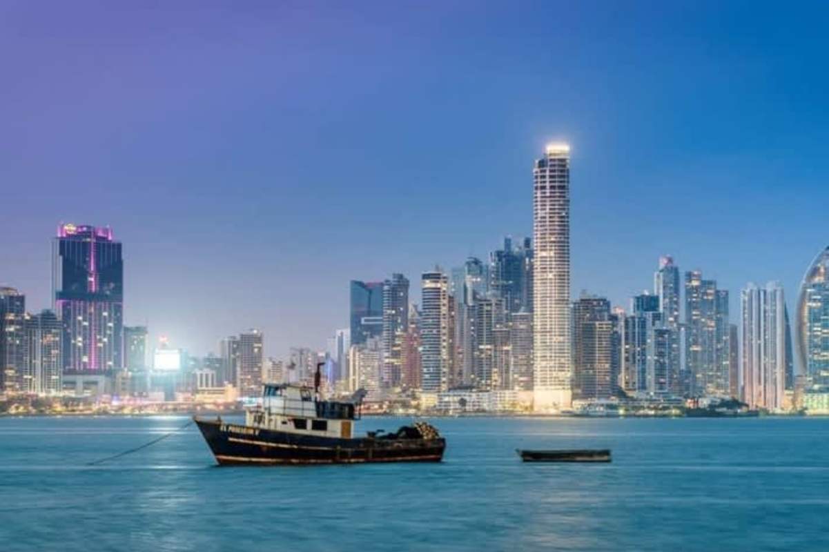 Tallest luxury condominium tower in Panama - The Point Punta Paitilla