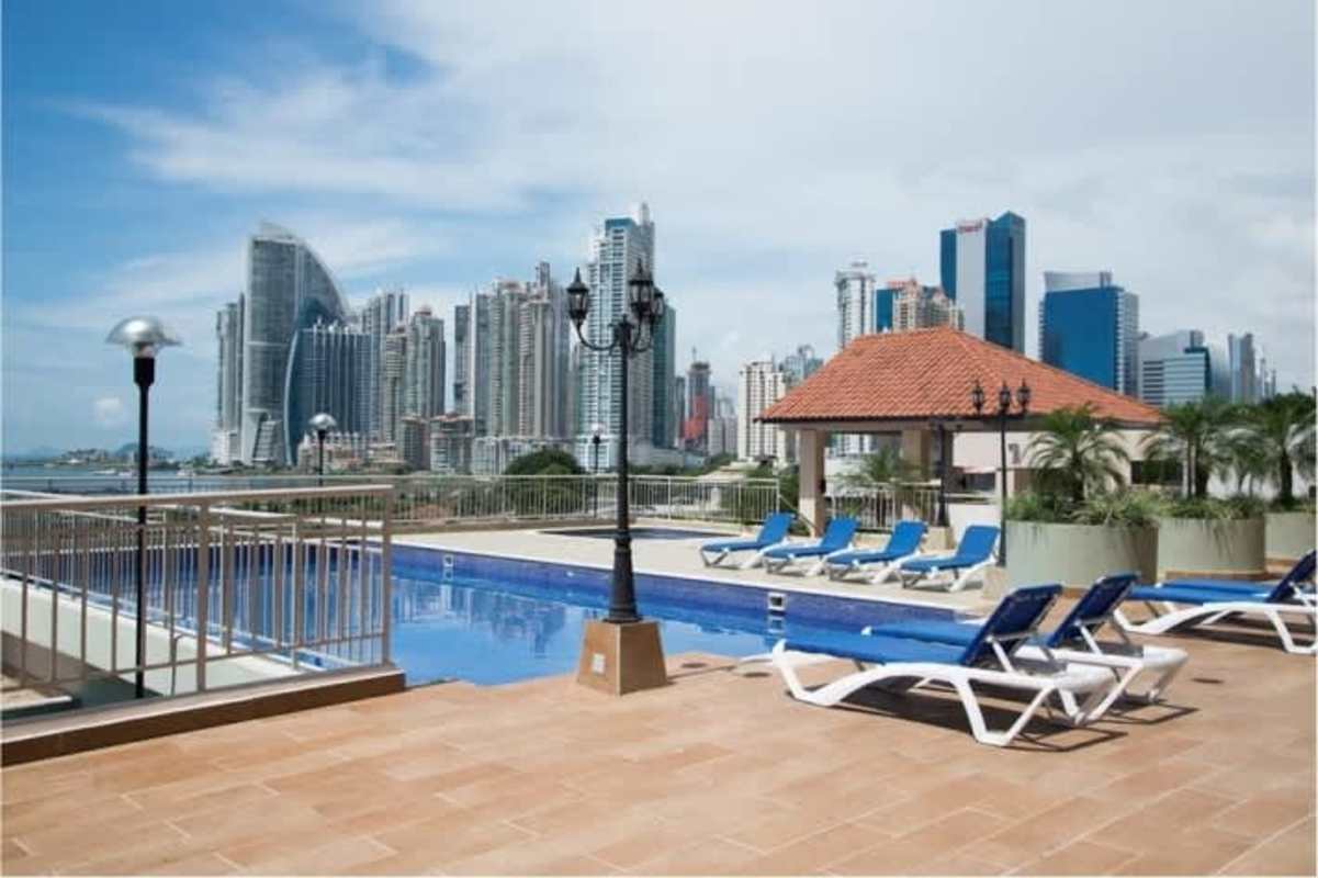 Rooftop swimming pool with lounge chairs and skyline view at PH San Francisco Tower Panama