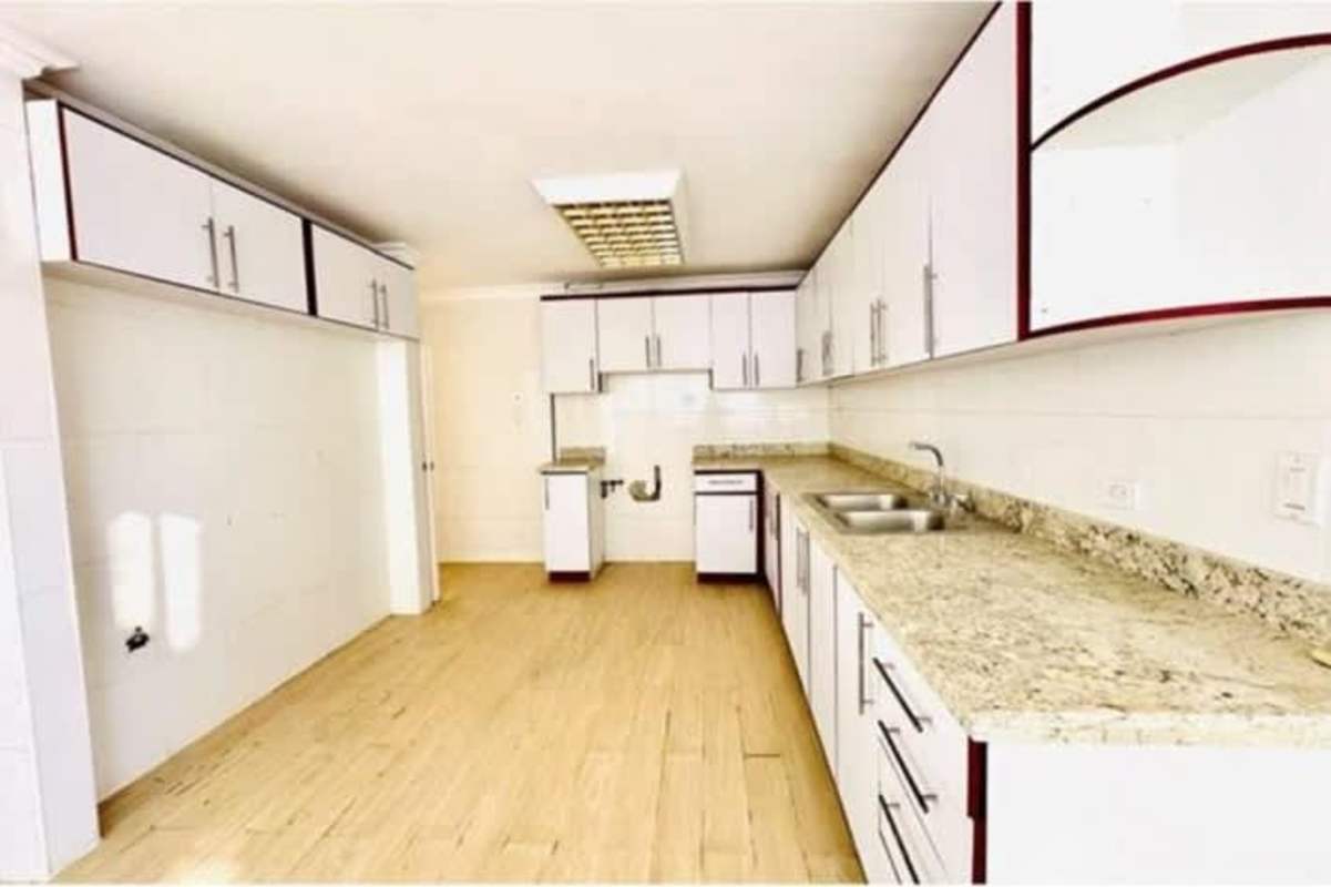 Large master bedroom with ensuite bathroom, closet and panoramic views at PH Paitilla Punta Paitilla Panama