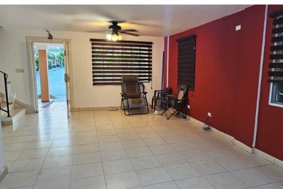 Bedroom with green walls, built-in wardrobe, tile floors in PH Dorado Lakes Condado del Rey Panama