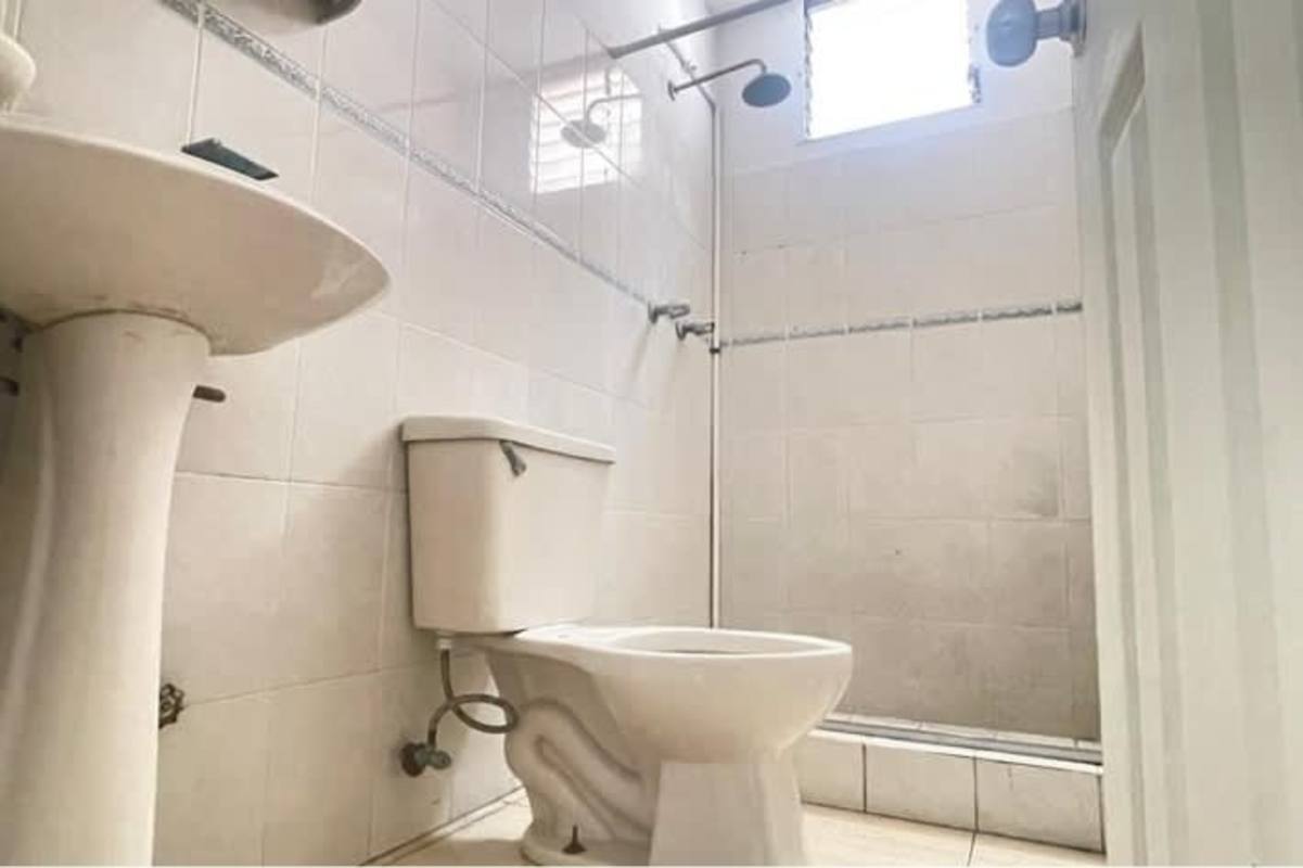 Balcony overlooking city skyline PH San Francisco Bay Tower Panama