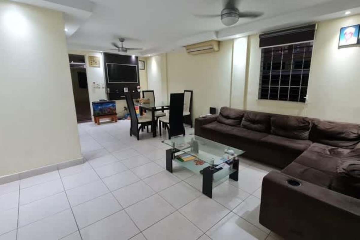 Open living and dining room with sectional sofa, TV, and tiled floors in Dorado Lakes house Panama