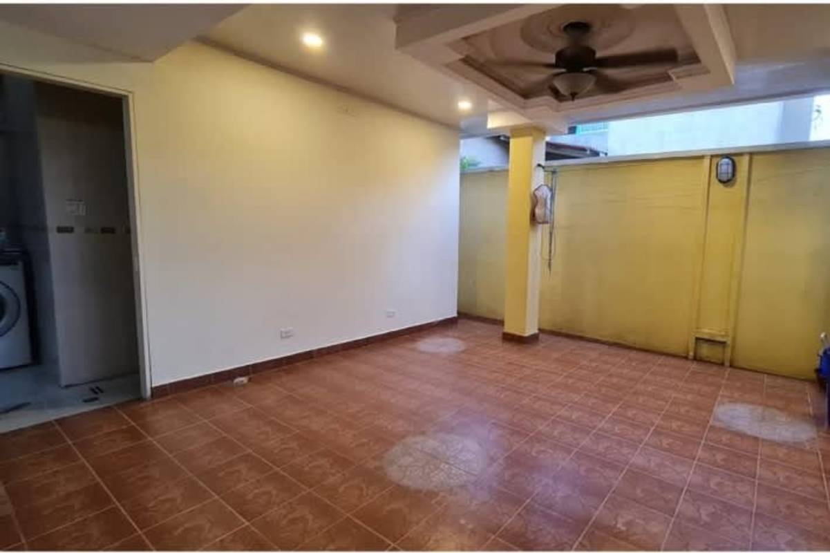 L-shaped kitchen with granite counters, tile backsplash, and appliances Dorado Lakes house Panama