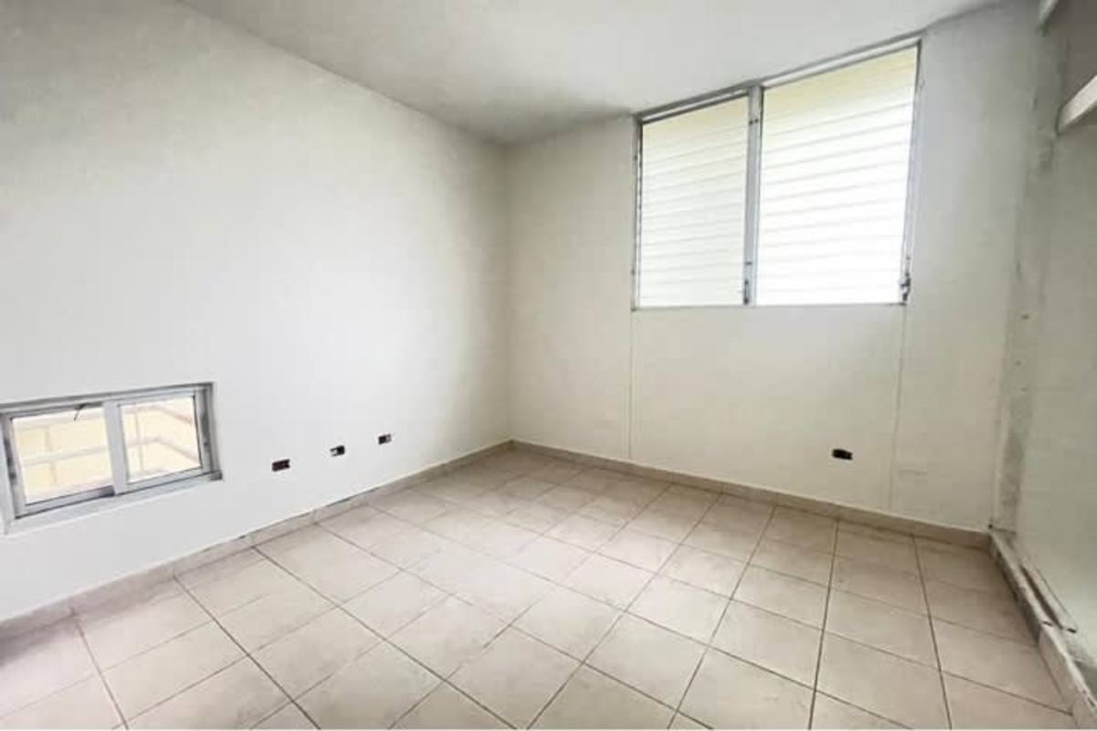 Bright room with tile floor ideal as bedroom or study PH Residencial Río Abajo Panama