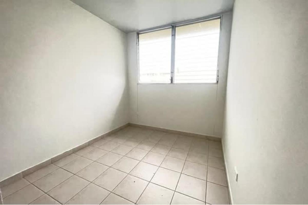 Small bedroom with tile floor and window PH Residencial Río Abajo Panama