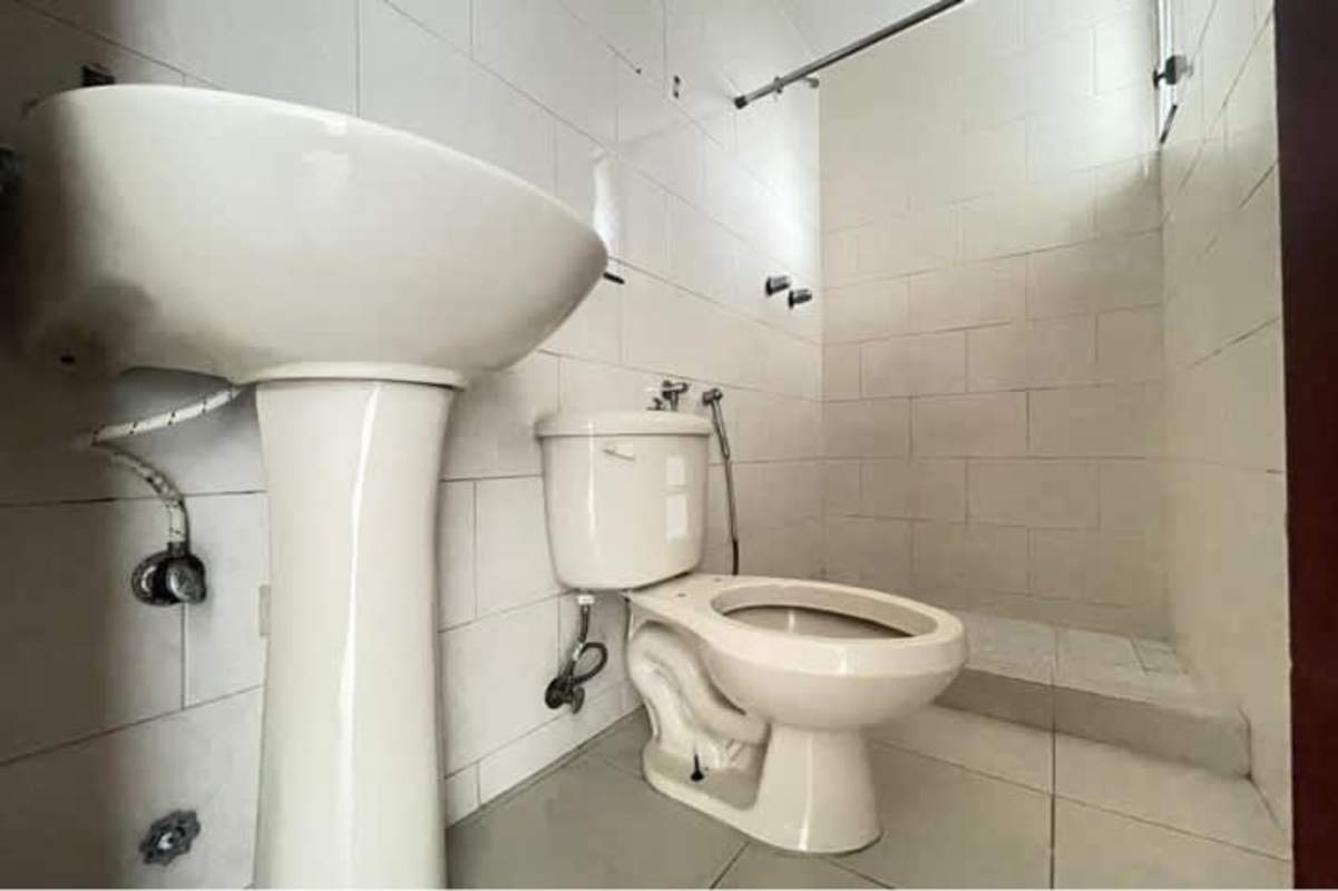 Bedroom with white wardrobe, window and tile floors PH Pueblo Nuevo Panama