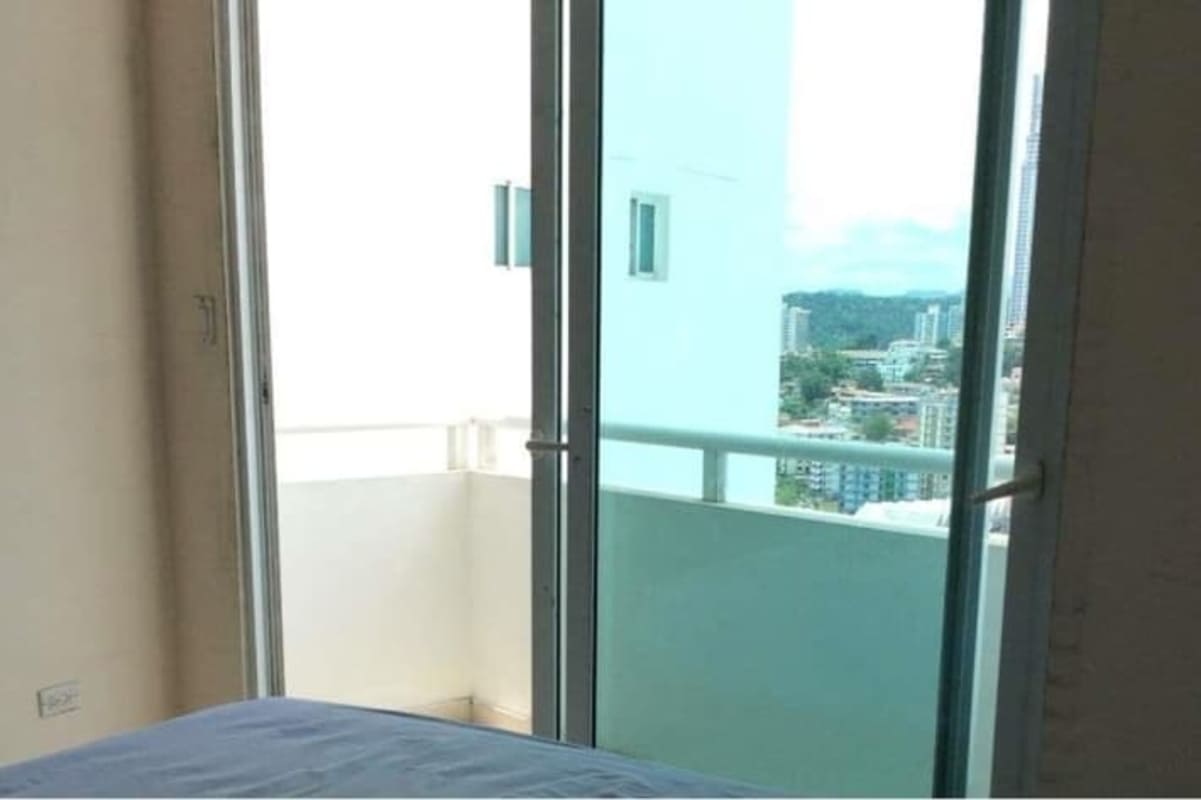 Kitchen with granite countertops, stove, washer space in PH El Mare Edison Park Panama