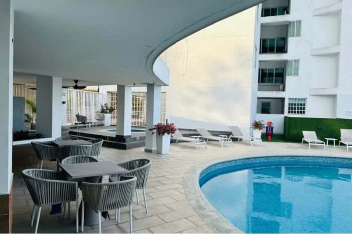 Outdoor infinity pool with sun loungers and gazebo at PH El Mare Edison Park Betania