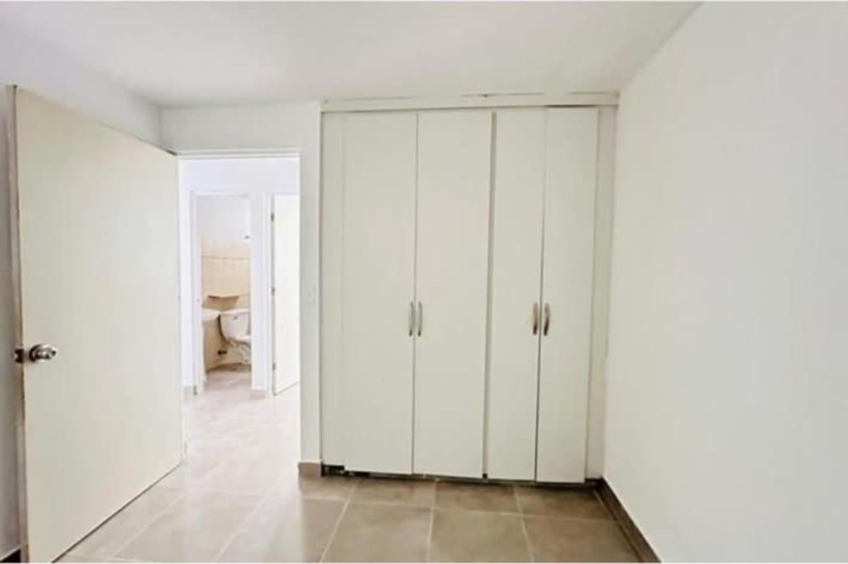 Kitchen with granite counter, double sink and large window in Juan Díaz Panama