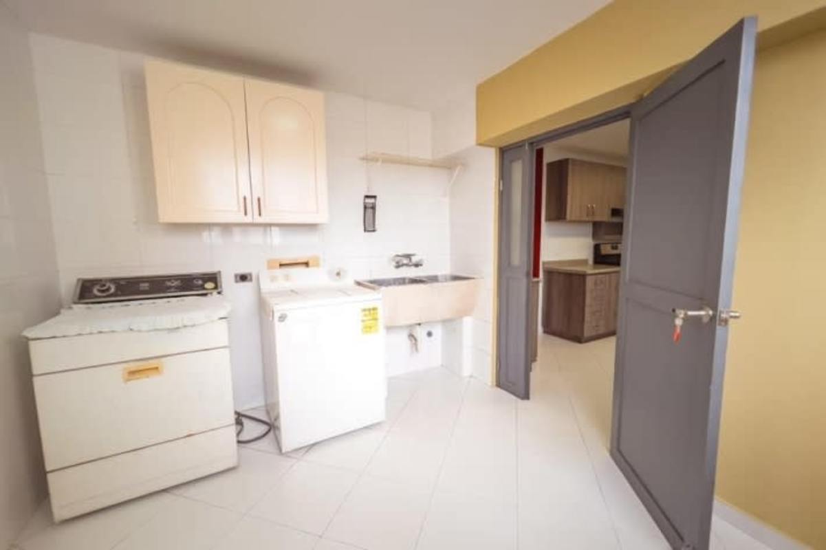 Spacious 3BR Condo with Balcony in Obarrio Financial District