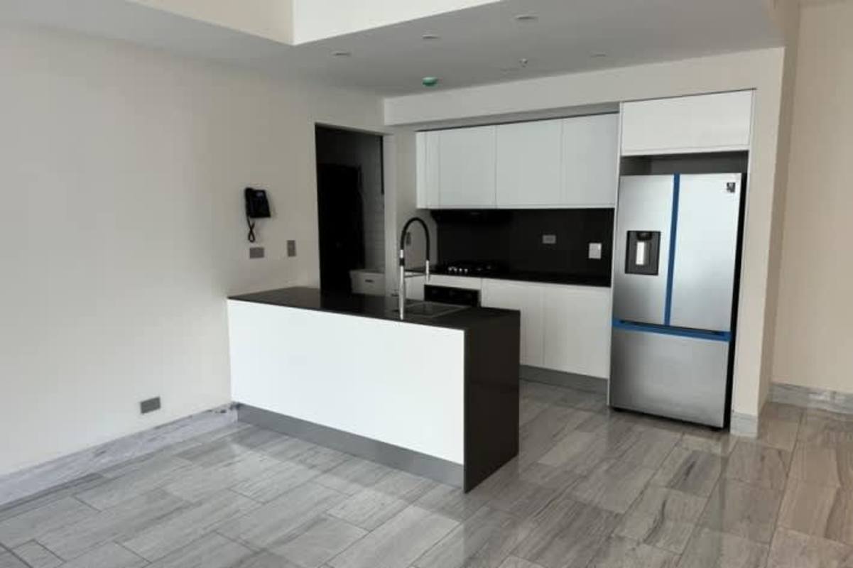 Bright marble-finished bathroom vanity mirror PH BICSA apartment Panama City