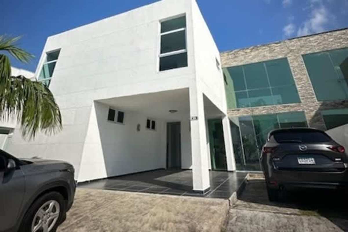 Open concept kitchen with island and granite in Costa Sur house
