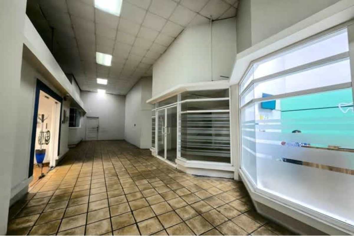 Glass partition hallway reception area inside commercial premises in PH Camino de Cruces El Dorado Panama