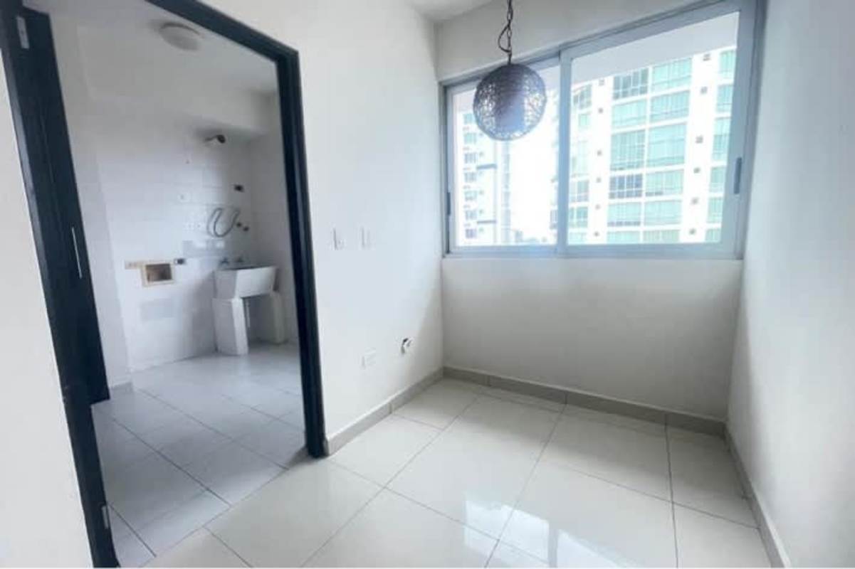 Master bedroom with large window and built-in wardrobe in PH San Francisco Bay Tower Panama