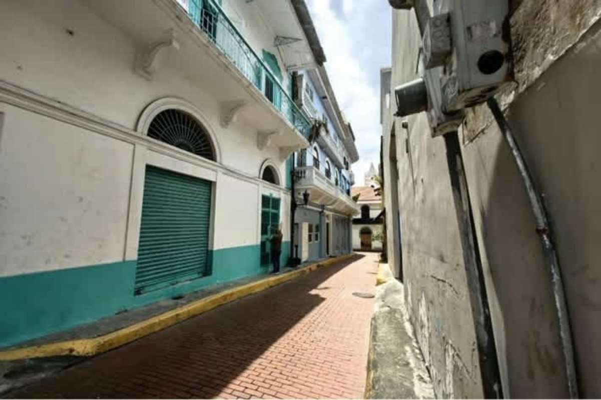 Narrow cobblestone street with colonial buildings in Casco Viejo