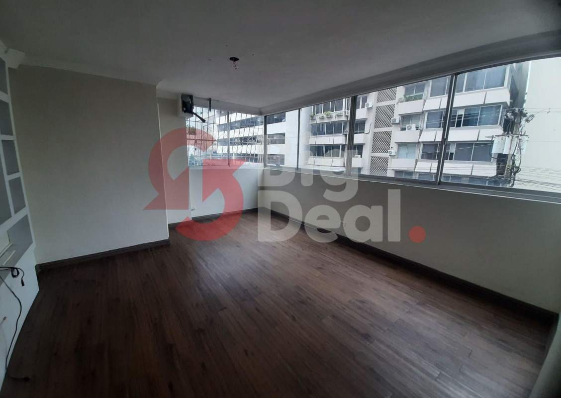 Enclosed sunroom or living area with large windows in PH La Concha, Marbella, Panama City