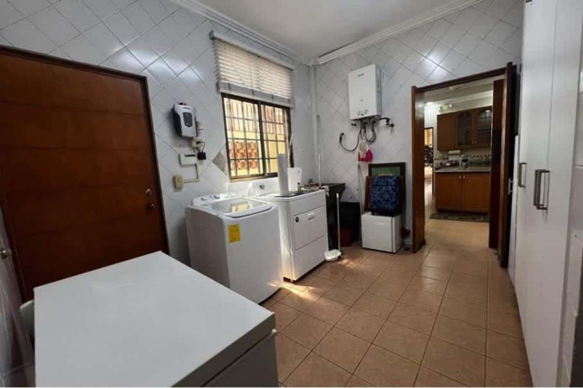 Laundry space with washer, dryer, storage in PH Castellanos Betania Panama