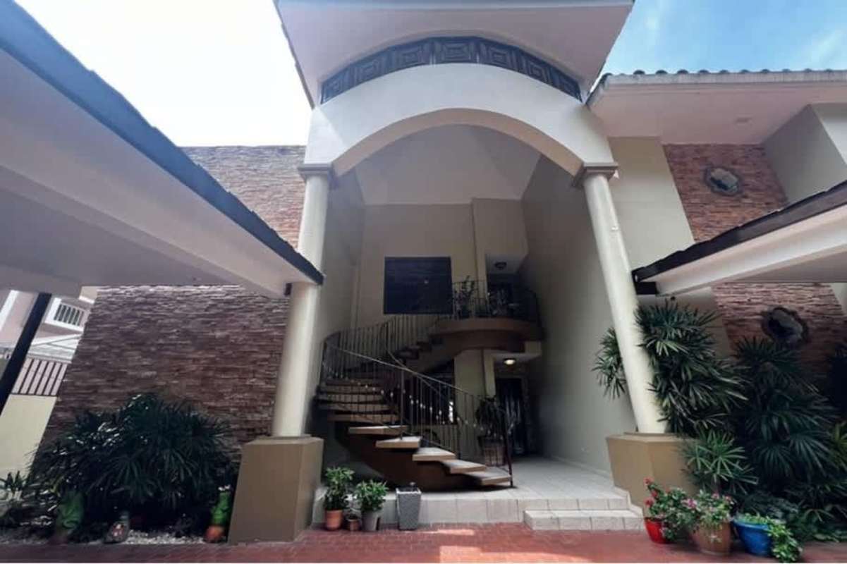 Mediterranean style exterior with spiral stairs and columns at PH Castellanos Betania house