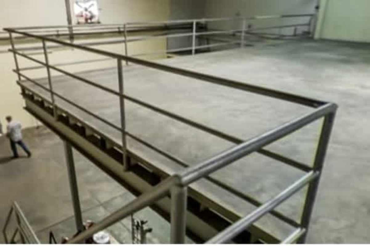 Warehouse mezzanine level with metal stair and storage area, Vista Hermosa Panama