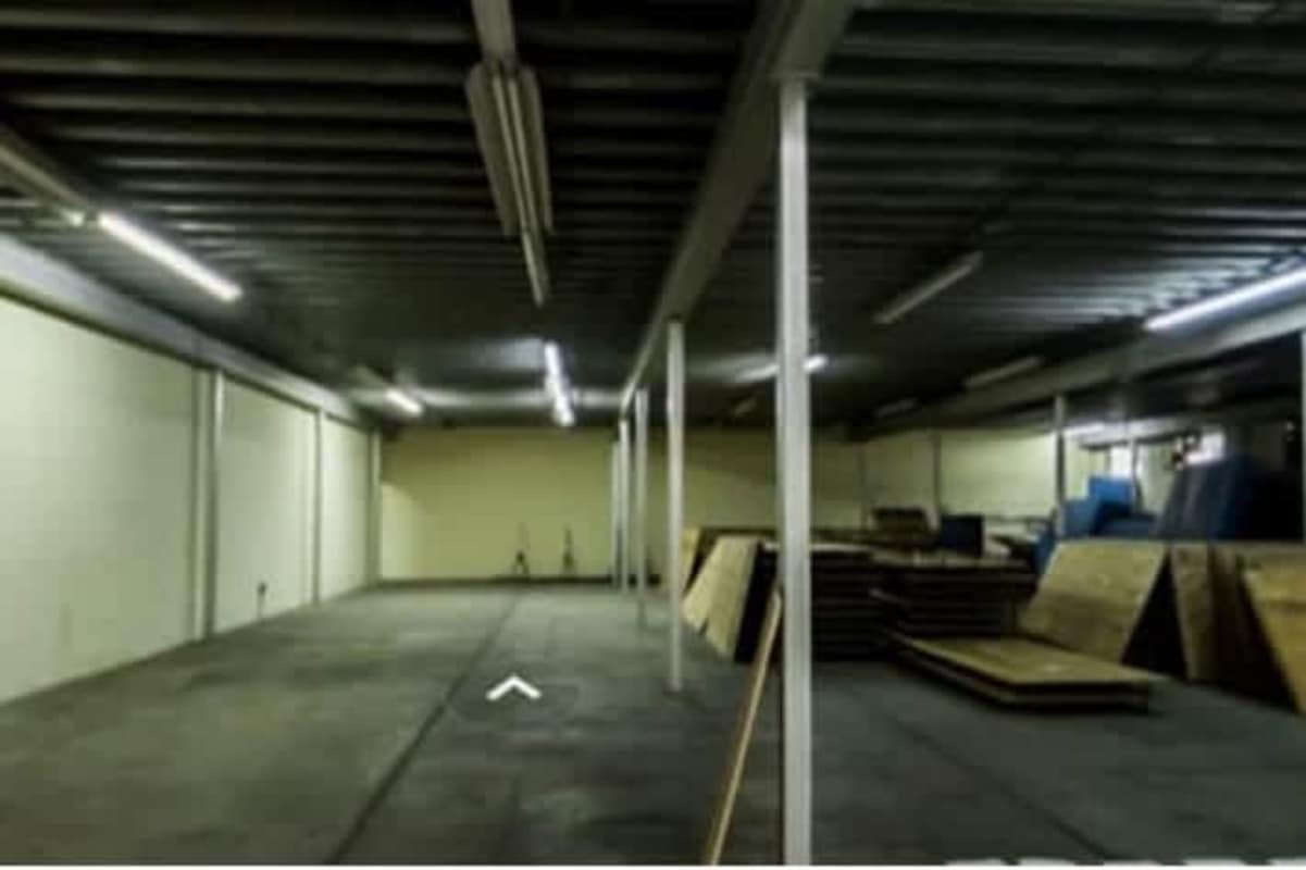 Vacant warehouse space with high ceilings available for lease in Vista Hermosa