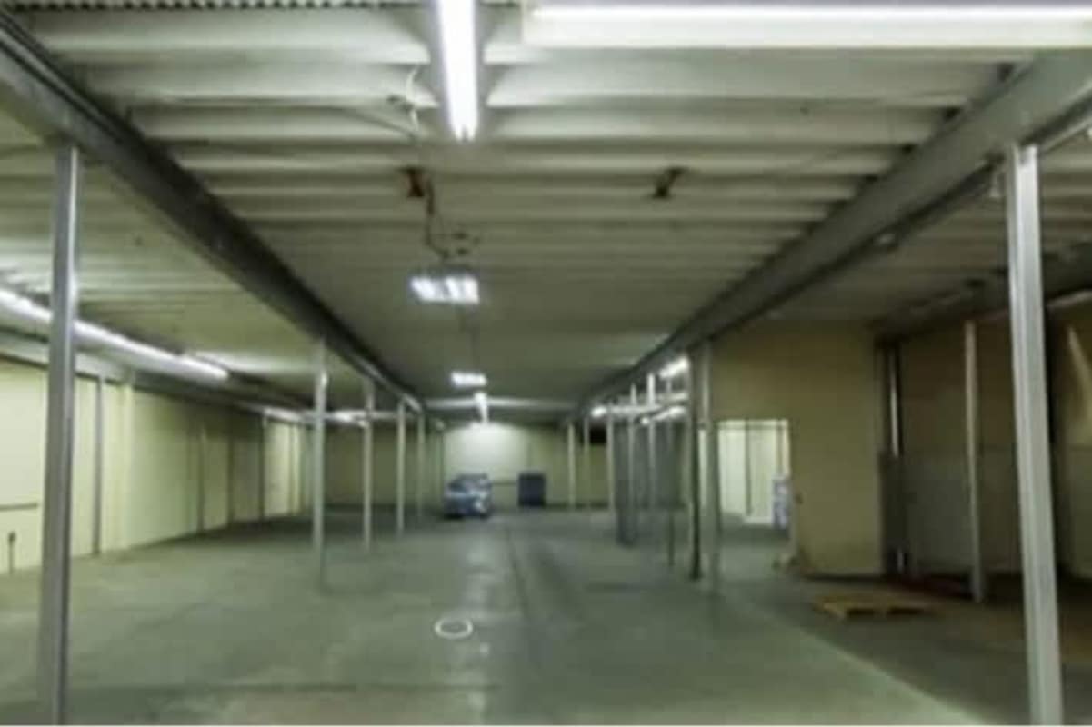 Open industrial warehouse floor with concrete slab and high roof in Vista Hermosa Panama