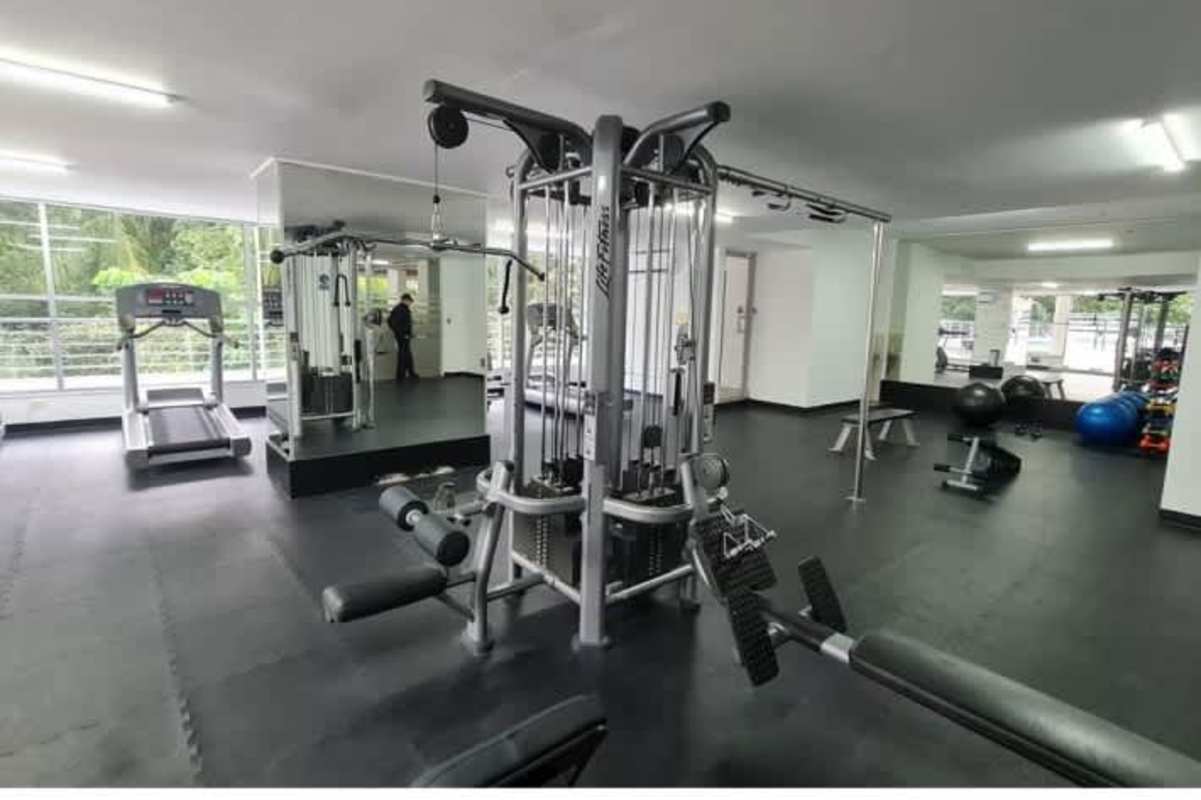 Fully equipped gym with machines and large mirrors in PH Clayton Park Clayton Panama