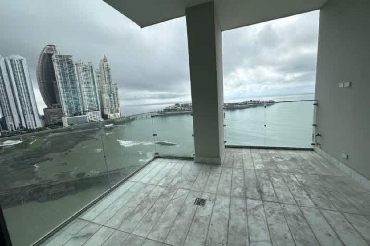 Large balcony with panoramic ocean and skyline views PH Sea Point Punta Paitilla Panama City