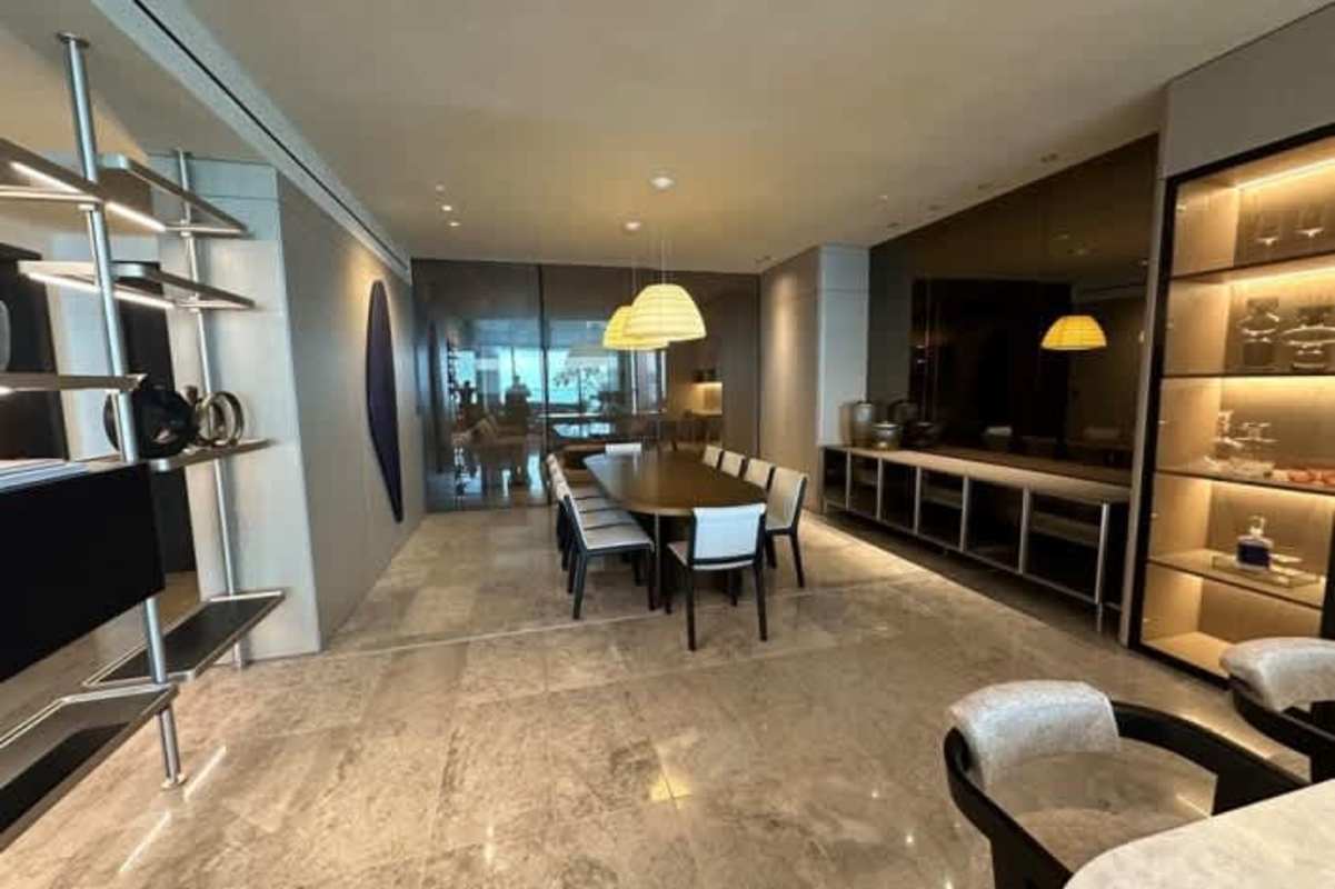 Open-plan luxury apartment space with ocean and city skyline views in PH Sea Point Punta Paitilla