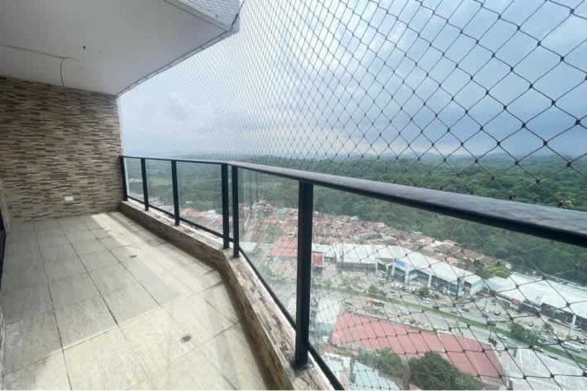 Bedroom with ceramic tile, window and closet in PH Villa de Las Fuentes Panama