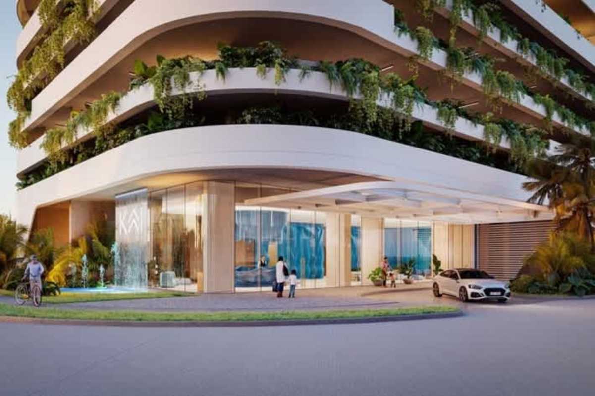 Luxury infinity pool overlooking Panama City skyline at Costa del Mar tower