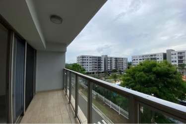 Spacious bedroom with built-in closet and private bathroom in PH Midrise Woodlands Panama Pacifico