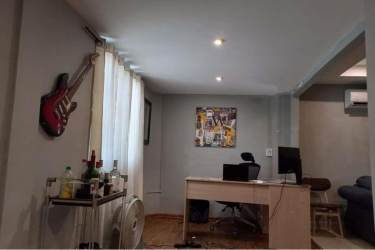 Large master bedroom with study lounge area and en-suite bath in Verde Real Panama