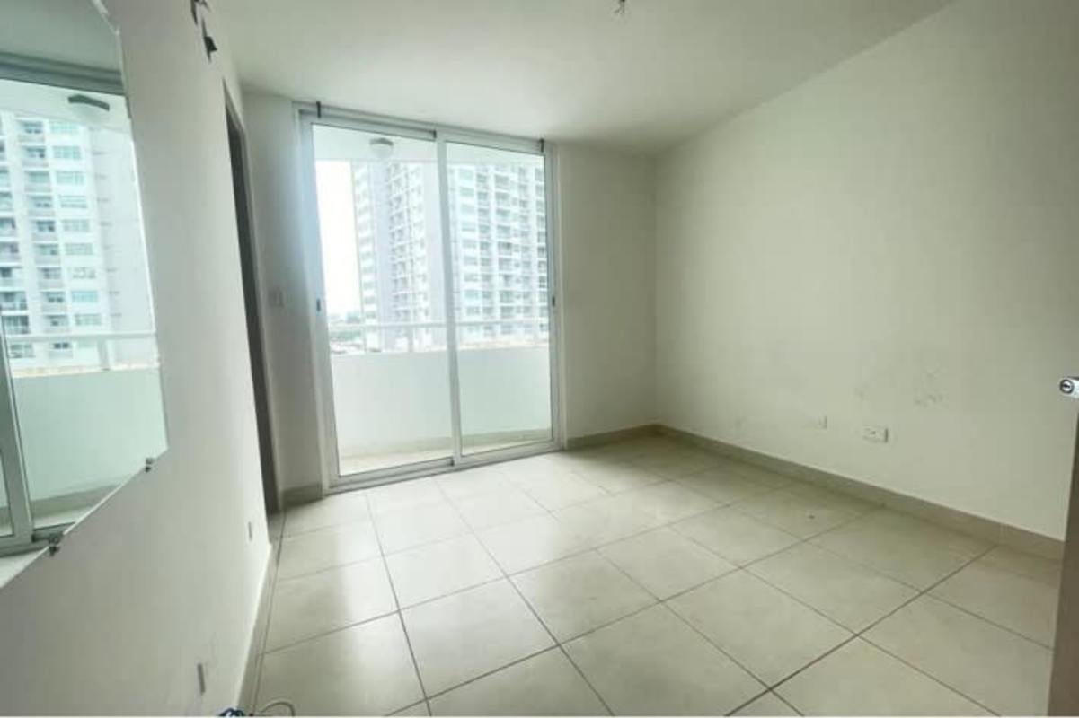 Bedroom with large corner windows and city views PH Edison Park Betania Panama