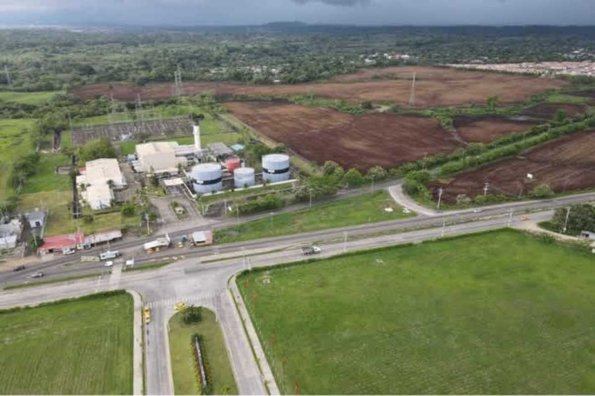 20 hectares flat industrial and commercial development land aerial view Panama
