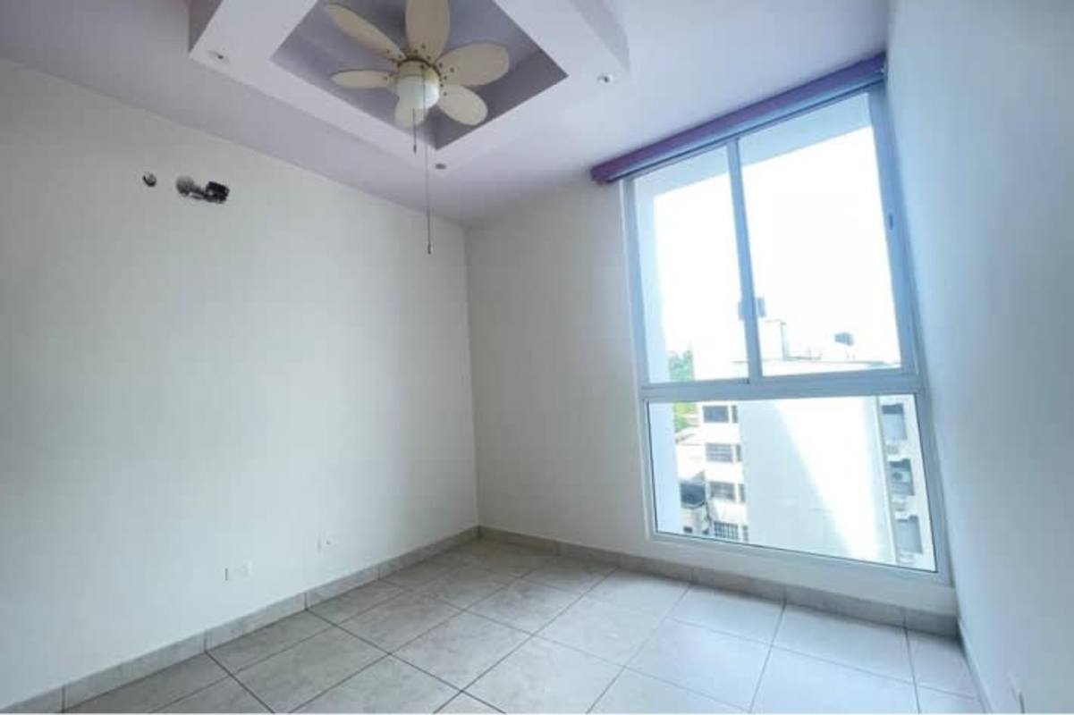 Bedroom with natural light, window and ceiling fan Betania apartment Panama
