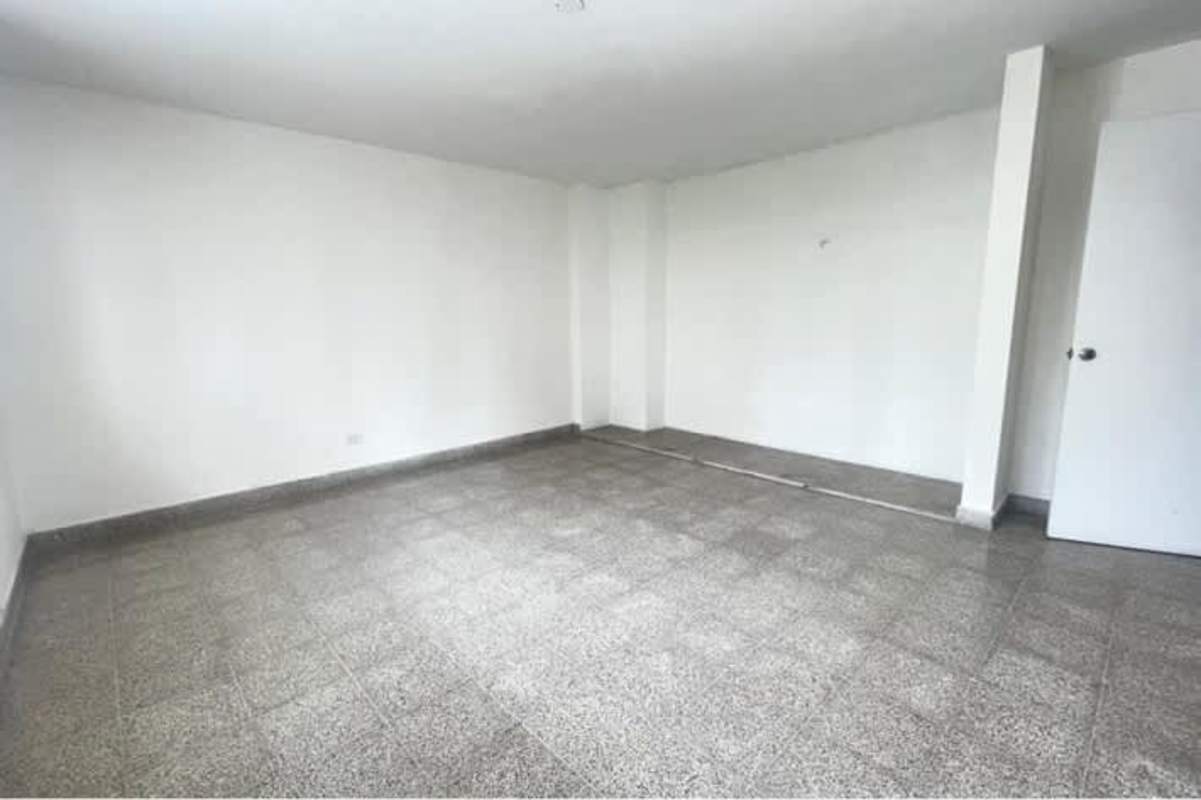 Private enclosed office division with tiled floors in PH BICSA Financial Center Panama