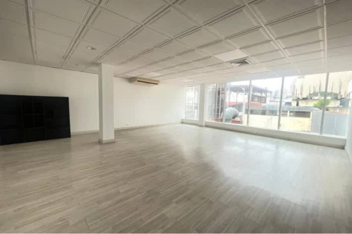 Bright corporate office space for rent with glass windows panoramic Panama City in PH BICSA Financial Center