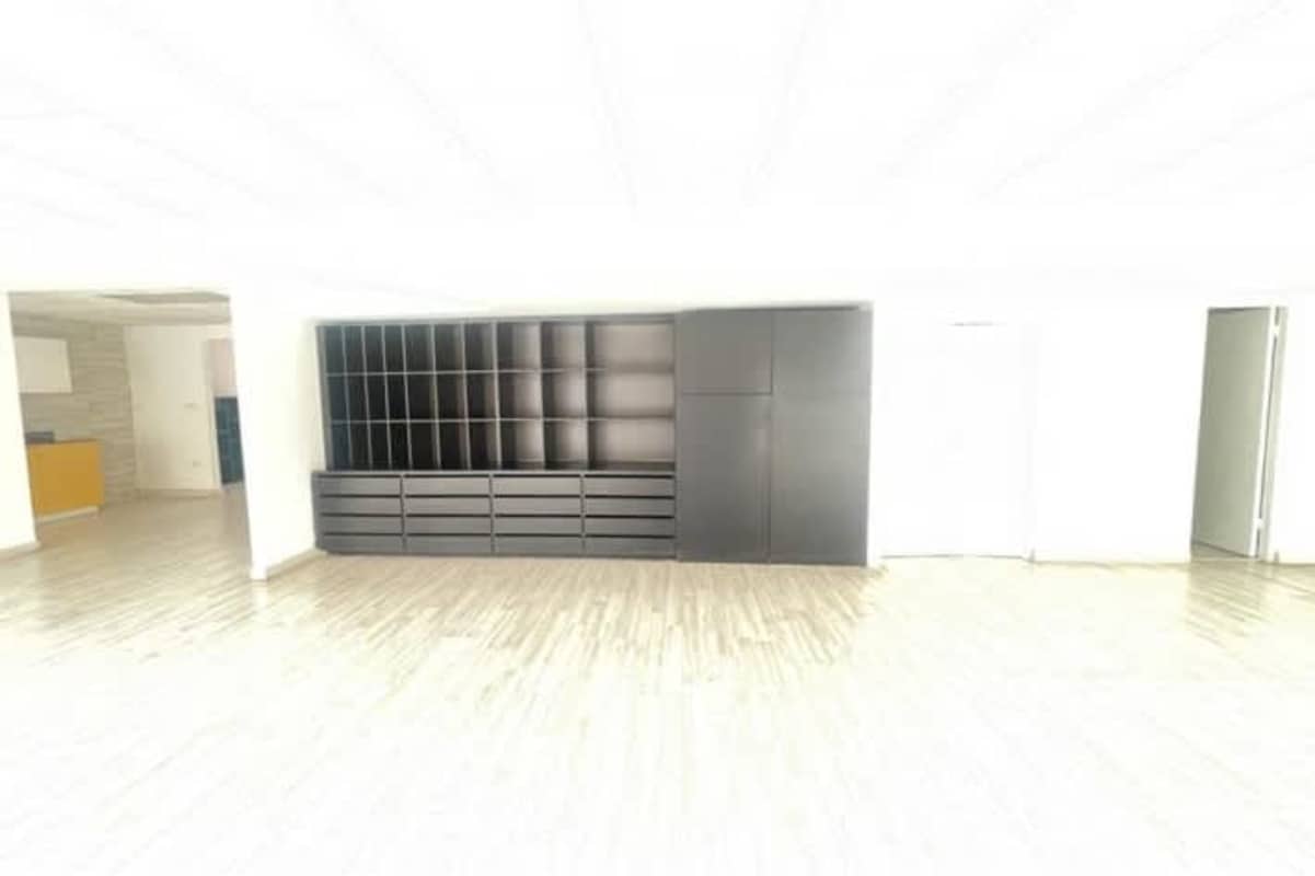 Modern interior commercial space with built-in shelving and wood floors for rent in PH BICSA Financial Center Panama