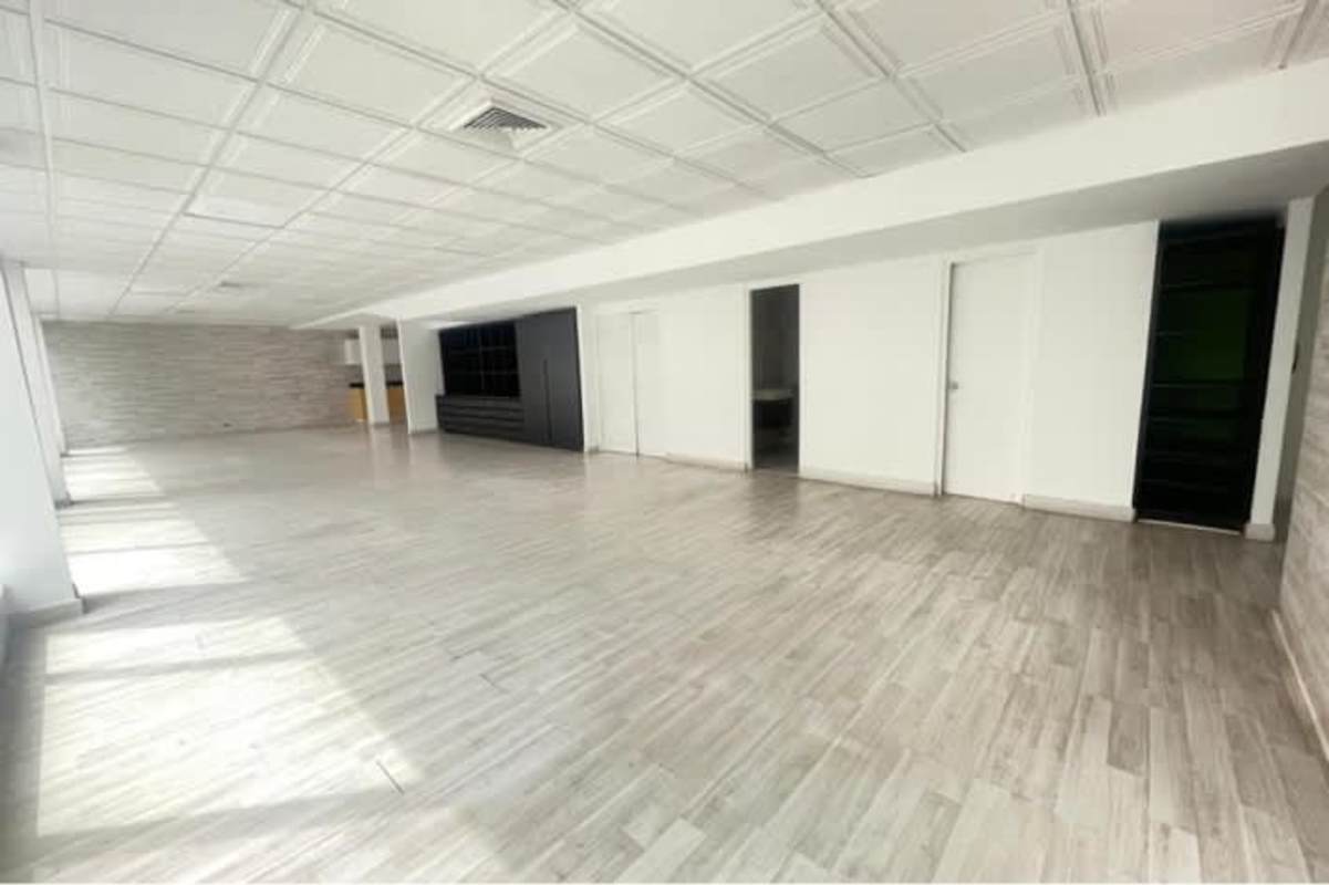 Empty corner commercial office for rent with open plan PH BICSA Financial Center Panama City