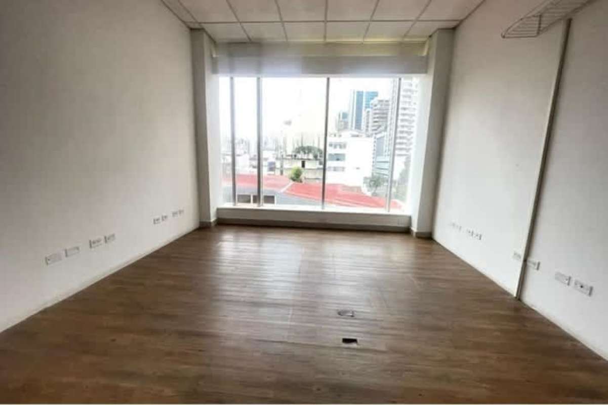 Corner office section with abundant daylight and views in PH BICSA Financial Tower Panama