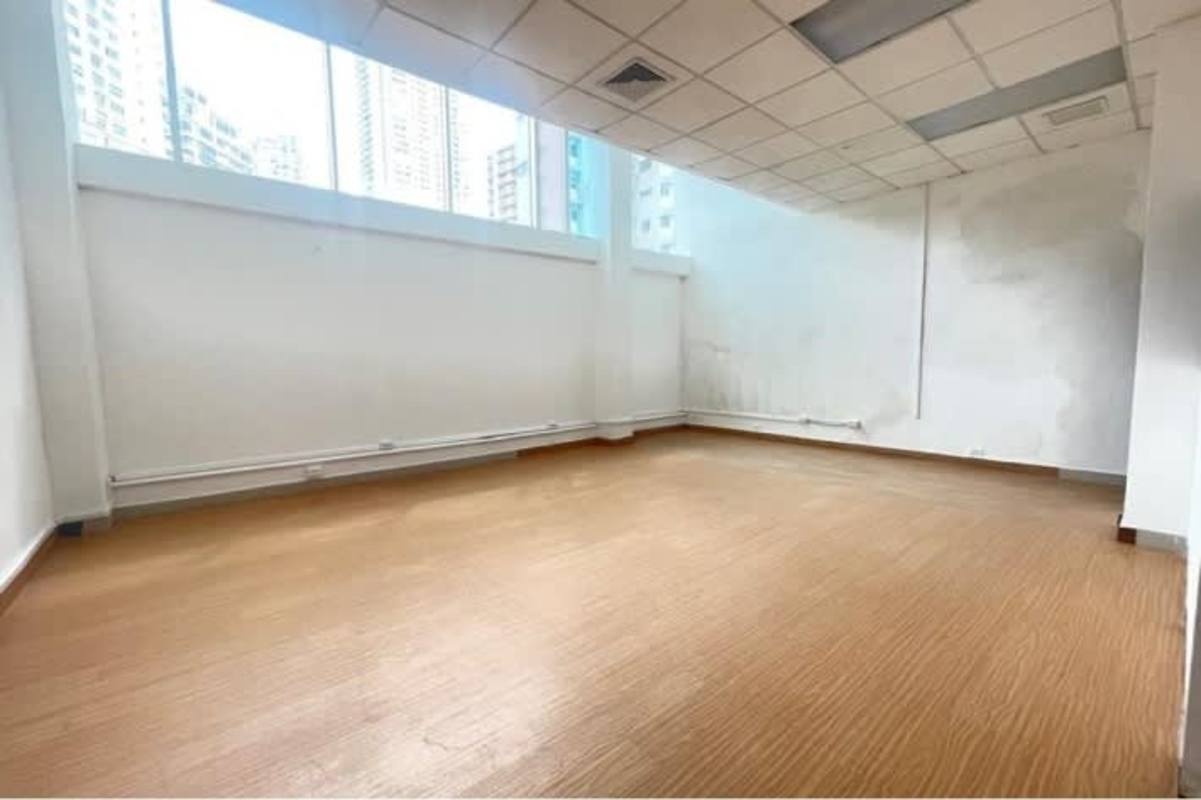 Unfurnished commercial office space with windows natural light PH BICSA Tower Panama City