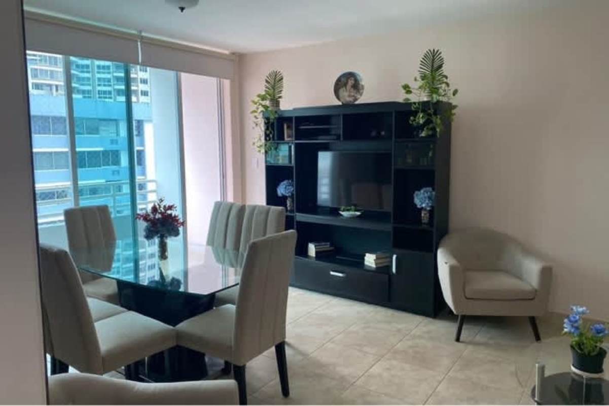 Dining space with glass table, sliding doors and balcony PH Marquis Tower Panama