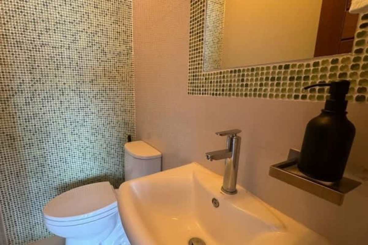 Bedroom with panoramic window, large bed, neutral decor in PH Premium Tower Panama City