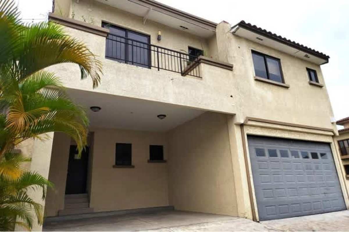 Lush gardens and luxury clubhouse amenities Embassy Club Clayton Panama