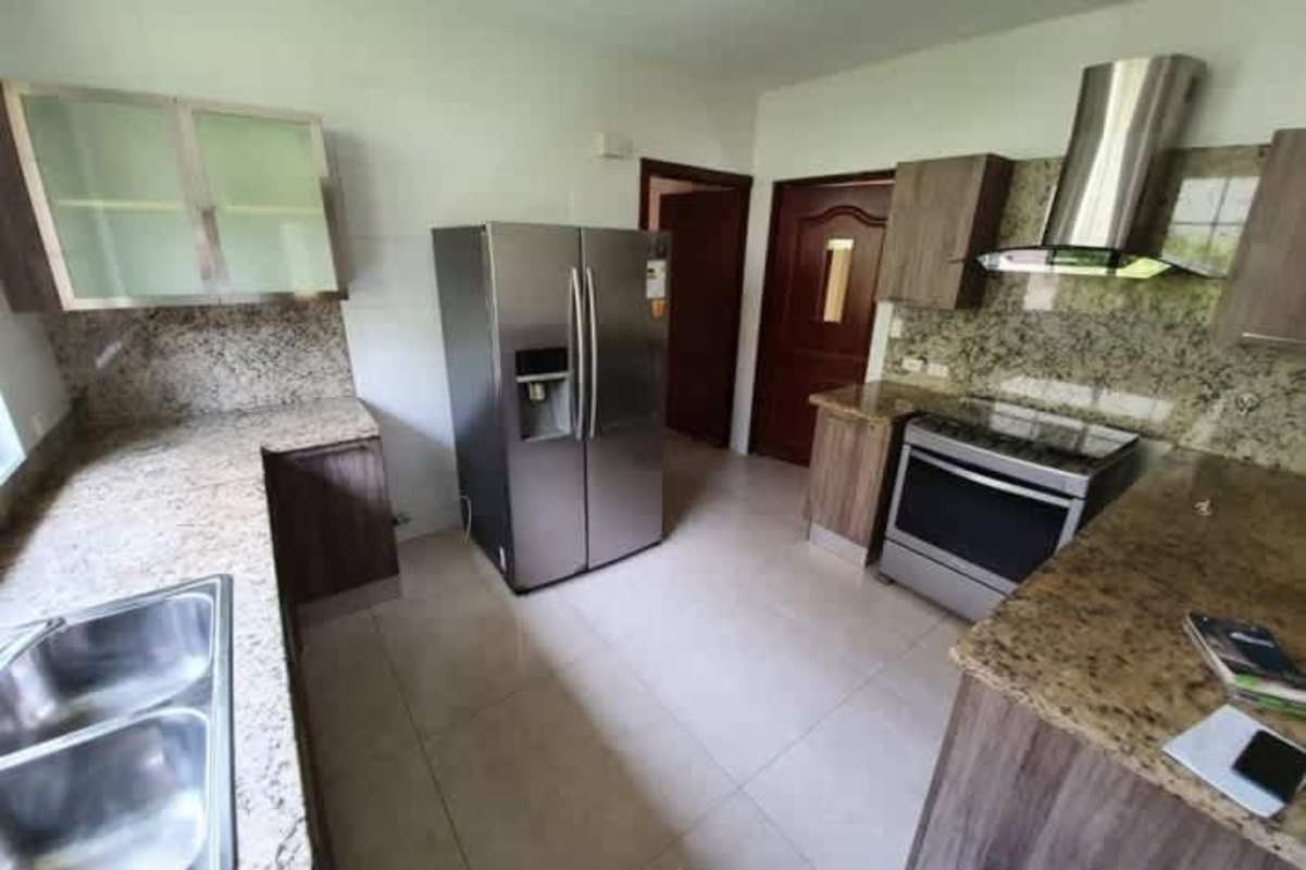 Kitchen with granite countertops stainless appliances Senderos de Clayton Panama house