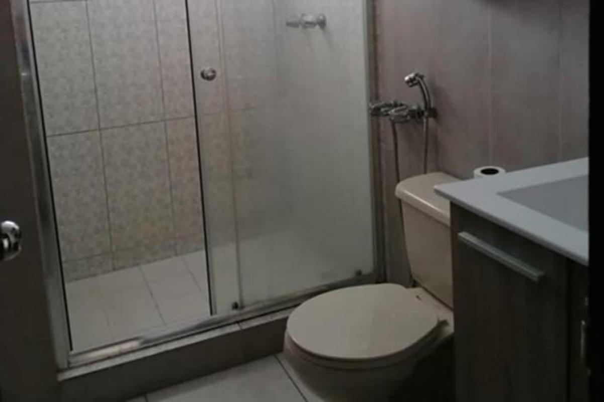 Contemporary bathroom with glass shower and vanity in PH Obarrio Plaza Panama for rent
