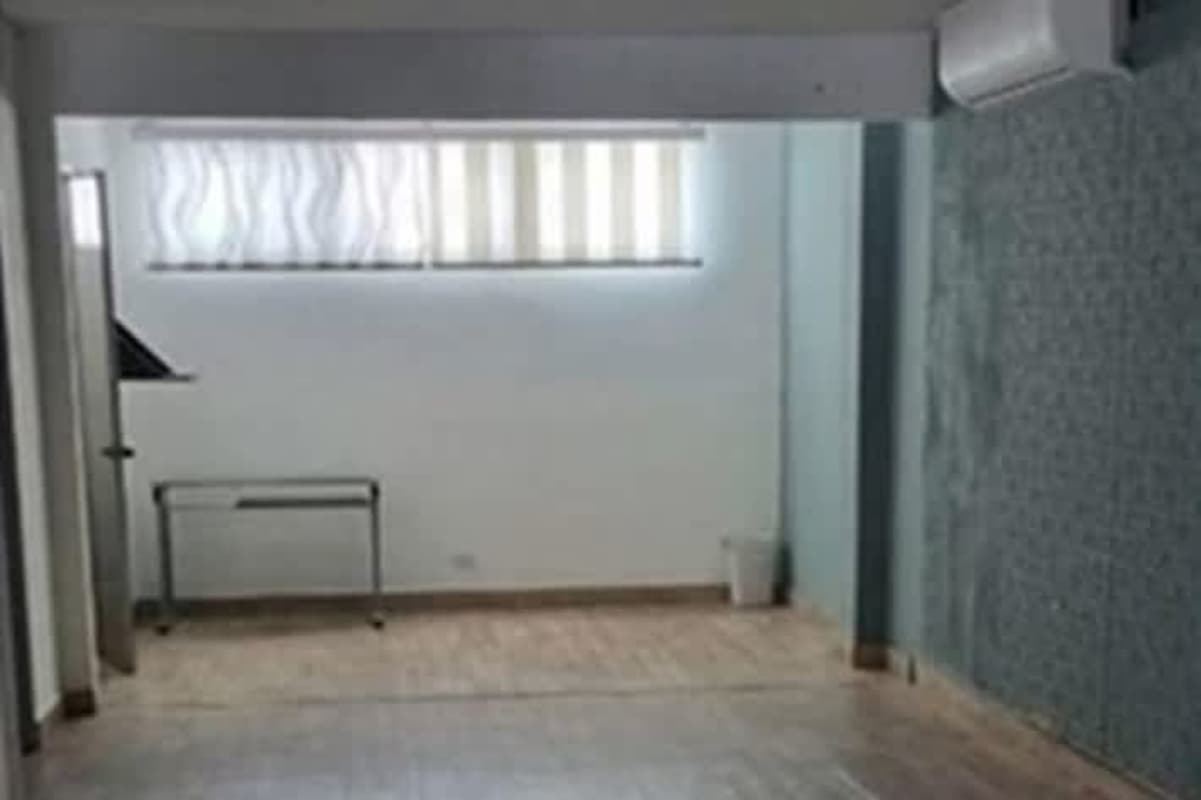 Office flex room with AC, large window and accent wall in Obarrio Business Center Panama City