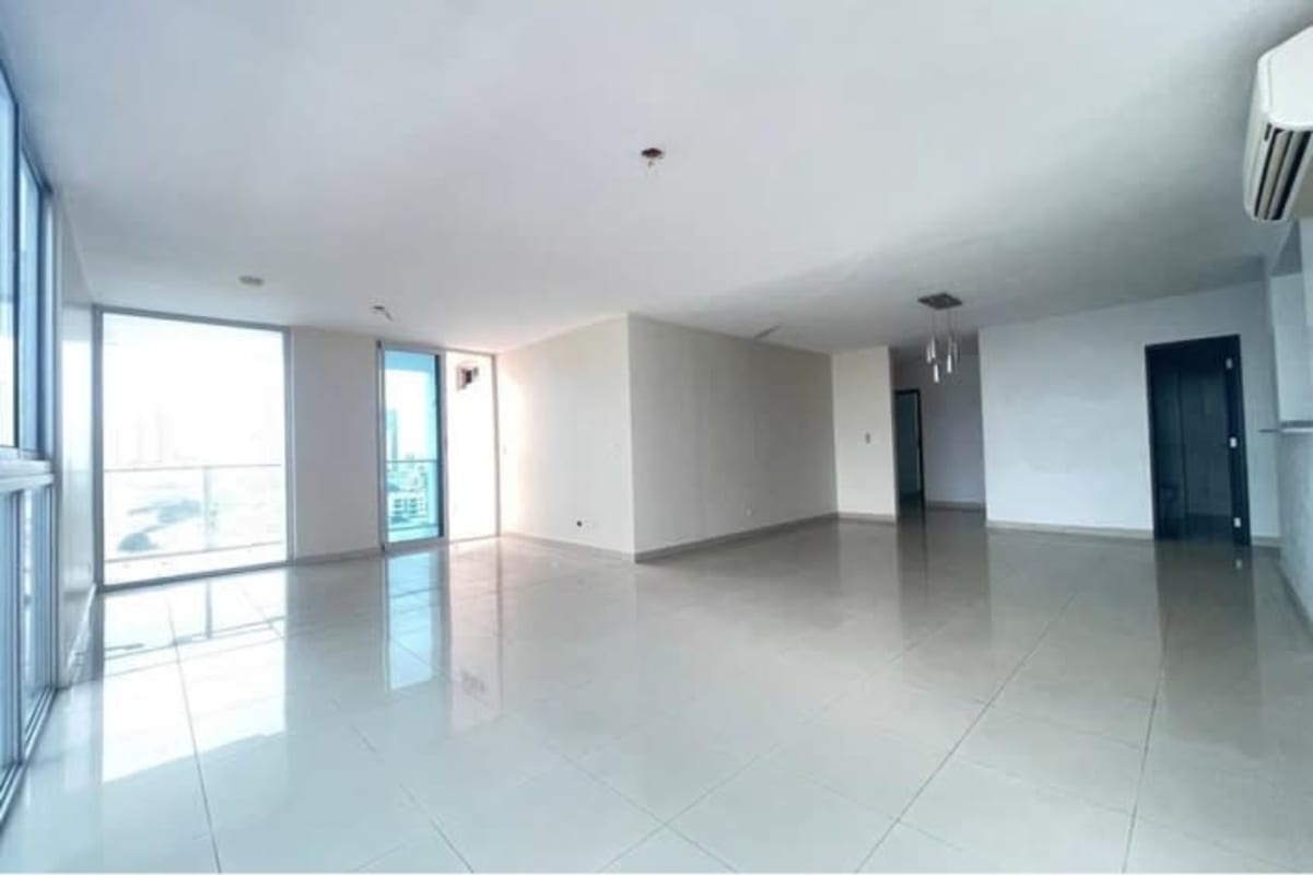 Empty master bedroom with ensuite bath, closet space, city views in PH San Francisco Bay Panama