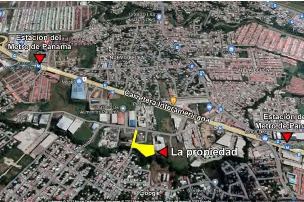 Large flat commercial land with signage highlighting strategic airport and metro access in Panama City area